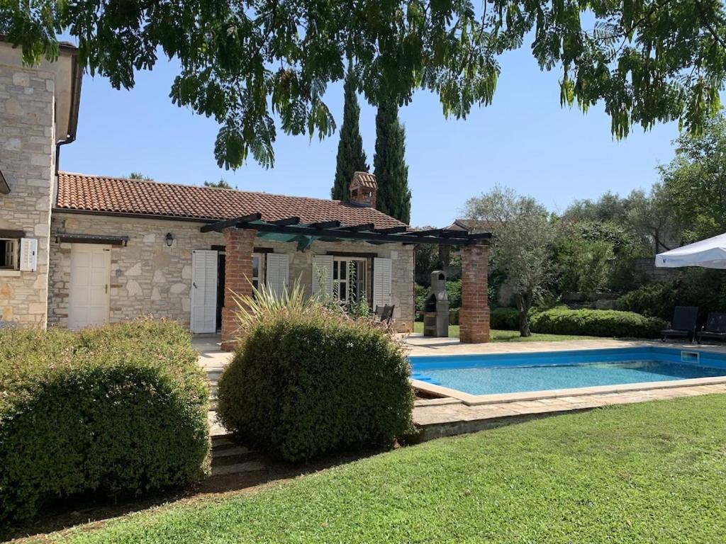 Villa Melissa - Istrisches Steinhaus Mit Pool In Guter Lage Sveti Lovreč Pazenatički Exterior foto